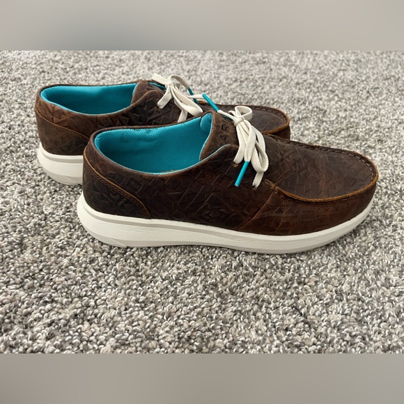 Women’s Ariat Hilo Casual Shoes Brown Leather Turquoise Lining Size 7.5 - Picture 2 of 7